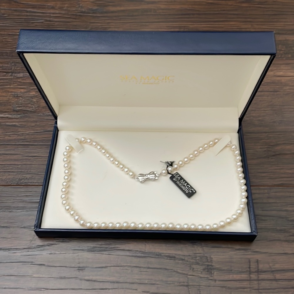 Brand New Japanese Pearl Necklace by Mikimoto